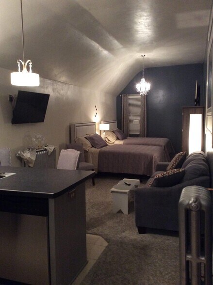 More Photos Of 201 Steele St, Algoma Hotel For Sale