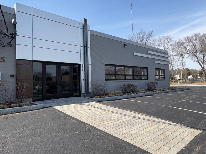 More Photos Of 95 Hampton Ave, Needham Light Manufacturing For Lease