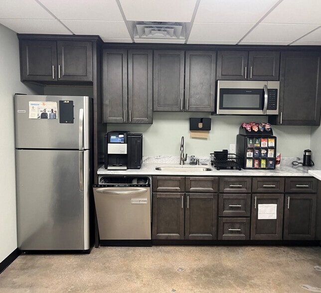 More Photos Of 3201-3229 S Brentwood Blvd, Webster Groves General Retail For Lease