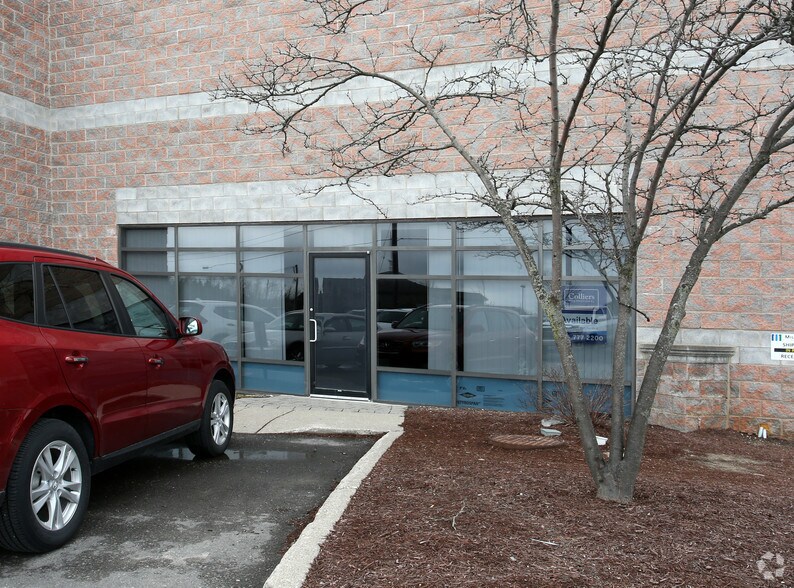 More Photos Of 695 Riddell Rd, Orangeville Showroom For Lease