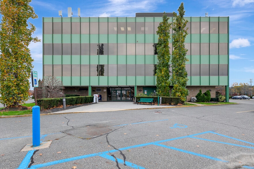 More Photos Of 4175 Veterans Memorial Hwy, Ronkonkoma Office Residential For Lease