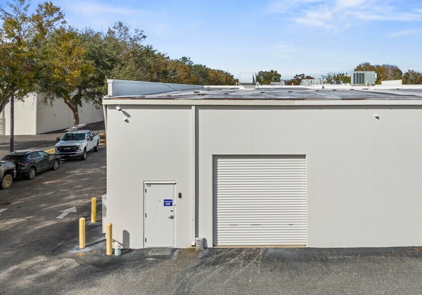 More Photos Of 8810 Commodity Cir, Orlando Showroom For Sale