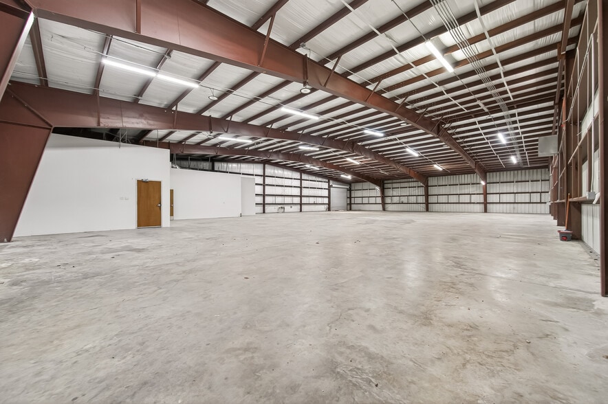 More Photos Of 10038 Grover Ln, Houston Warehouse For Sale