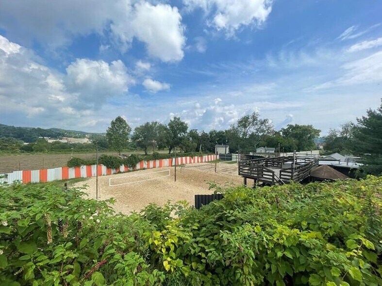 More Photos Of 1020 Sharon Rd, Beaver Restaurant For Sale