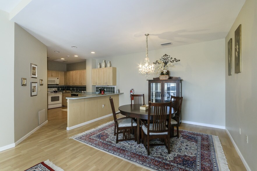 More Photos Of 1010 Davis St, Jacksonville Office For Lease