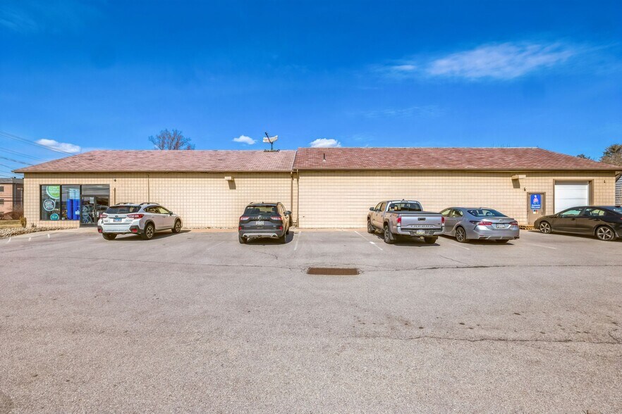 More Photos Of 79 Dutilh Rd, Cranberry Township Freestanding For Sale