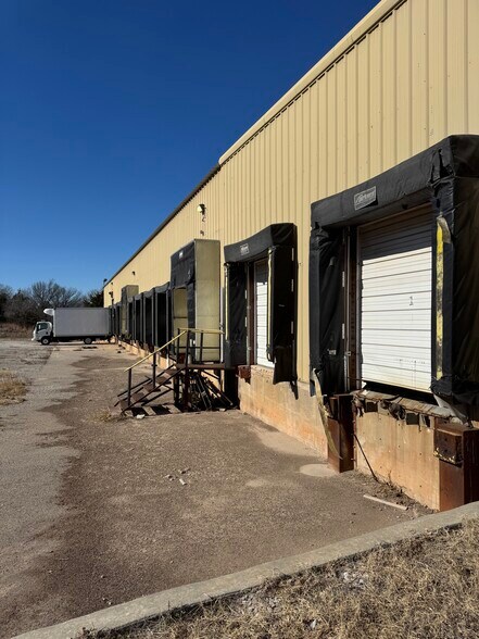 More Photos Of 8716 SE 15th St, Oklahoma City Distribution For Sale