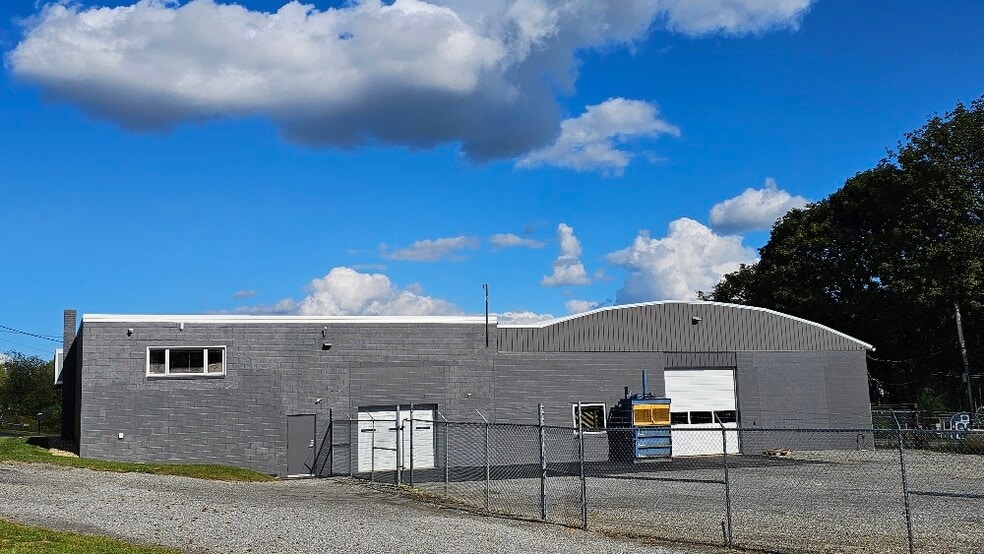 More Photos Of 2928-2984 Washington Ave, Clearfield Warehouse For Sale