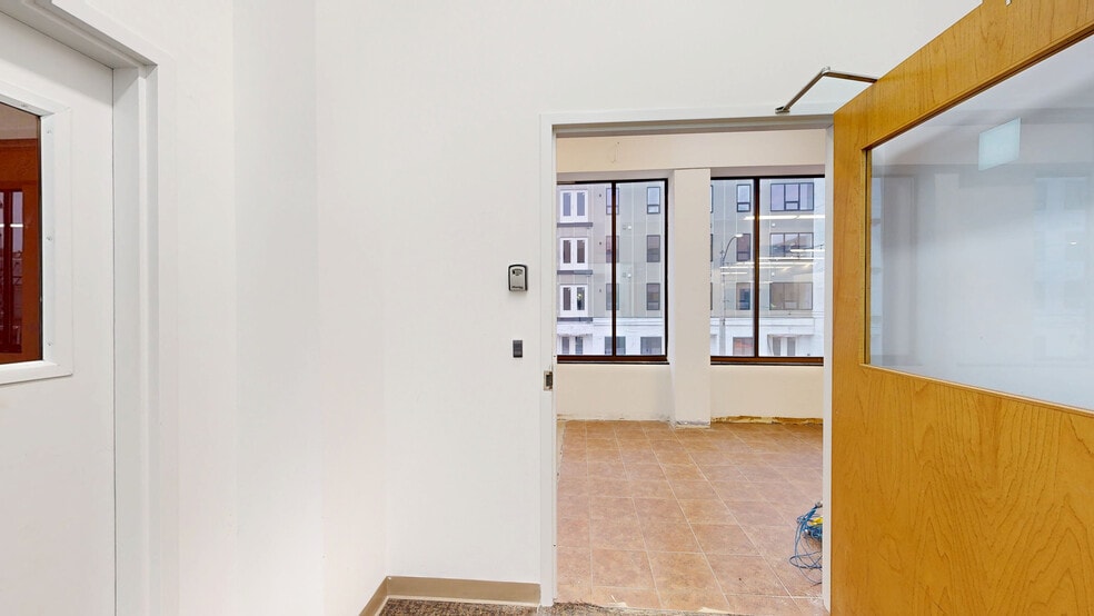 More Photos Of 6677-6683 Delmar Blvd, University City Unknown For Lease