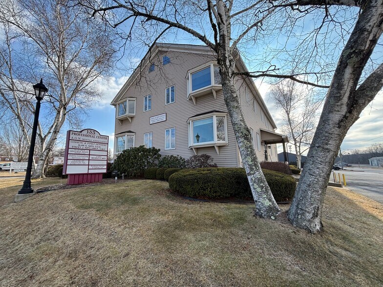 More Photos Of 133 Mountain Rd, Suffield Office For Lease
