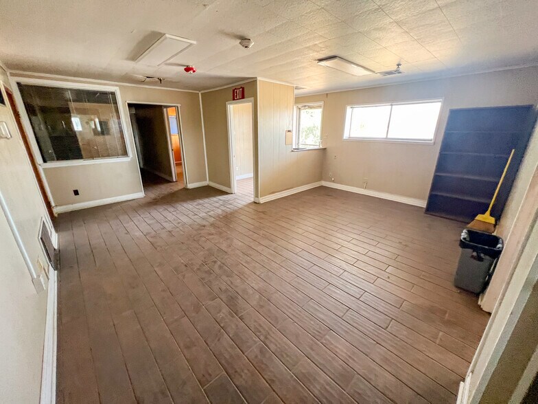 More Photos Of 1409 E Highway 350, Big Spring Industrial For Sale