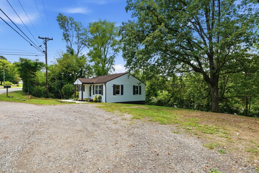 More Photos Of 6936 N Ruggles Ferry Pike, Knoxville General Retail For Sale