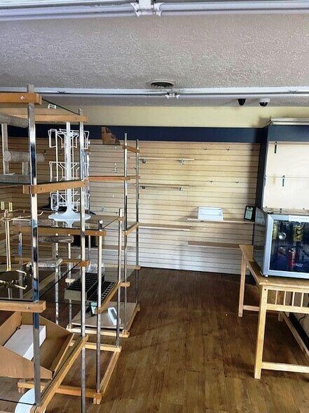 More Photos Of 2009 S 7th St, Hickman General Retail For Sale