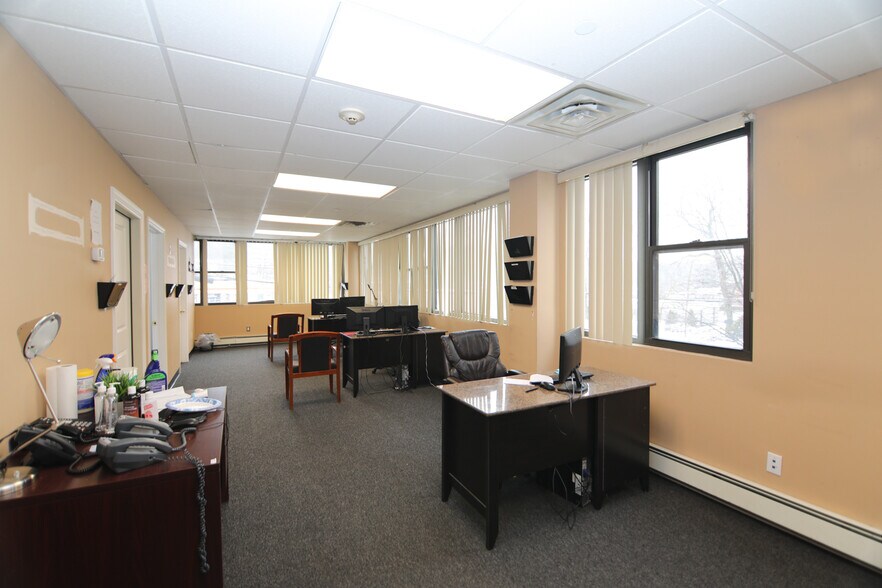 More Photos Of 8 Revolutionary Rd, Ossining Medical For Lease