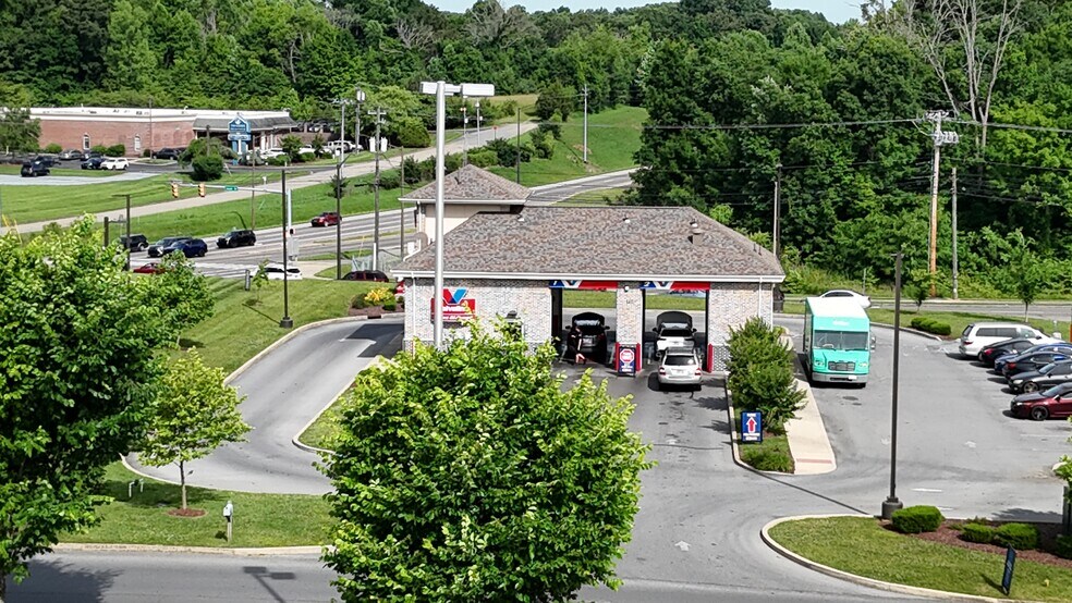 More Photos Of 920 N State of Franklin Rd, Johnson City Supermarket For Lease