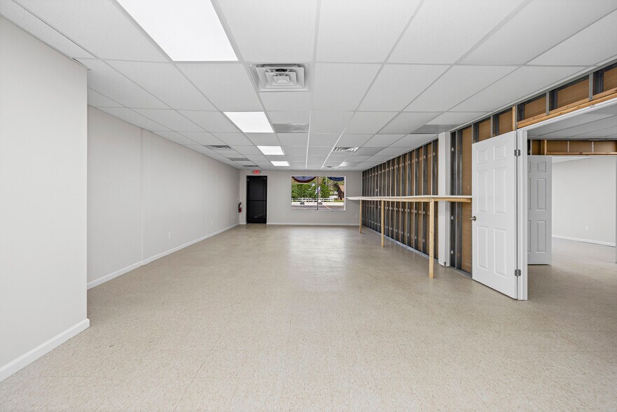 More Photos Of 35628 Jefferson Ave, Harrison Township Medical For Lease