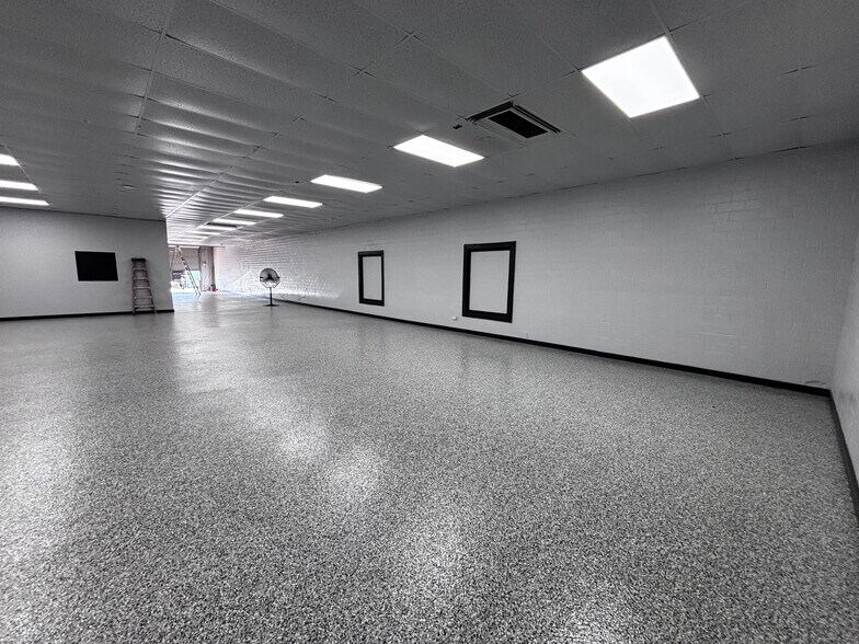 More Photos Of 718 N Cherry St, San Antonio Research And Development For Lease