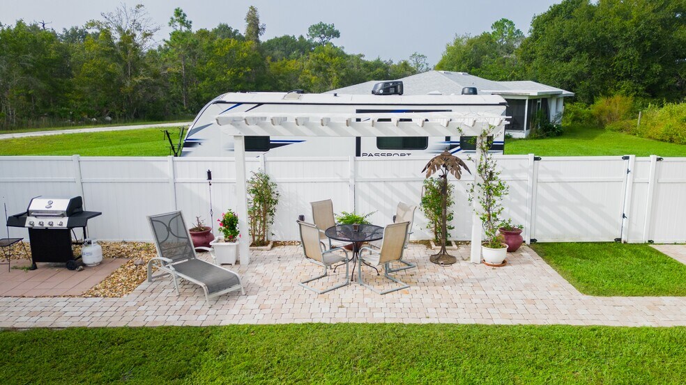 More Photos Of 6900 Miami Dr, Indian Lake Estates Apartments For Sale