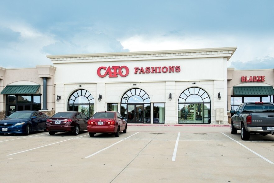 More Photos Of 921 W Belt Line Rd, DeSoto Freestanding For Lease