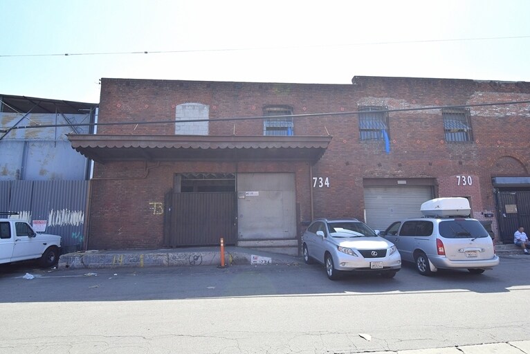 More Photos Of 710-734 E 62nd St, Los Angeles Warehouse For Lease