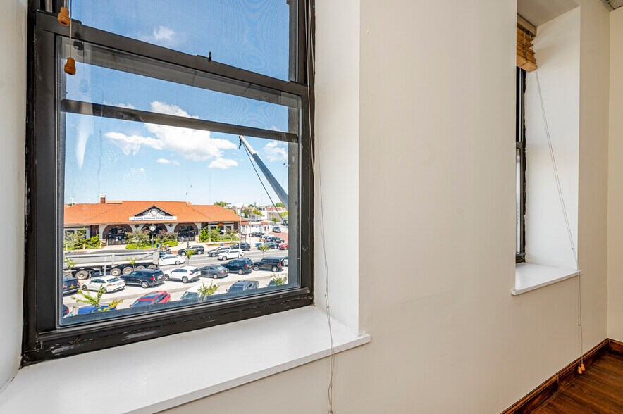 More Photos Of 20 W Park Ave, Long Beach Storefront Retail Office For Lease