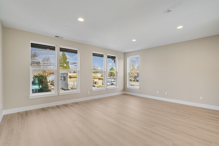 More Photos Of 22415 SW Pine St, Sherwood Flex For Sale