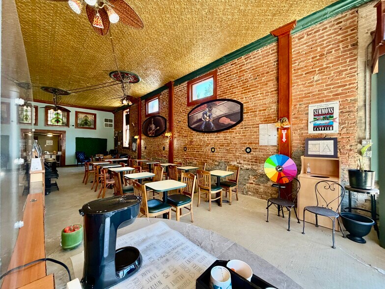 More Photos Of 100 S Main St, Yazoo City Flex For Sale