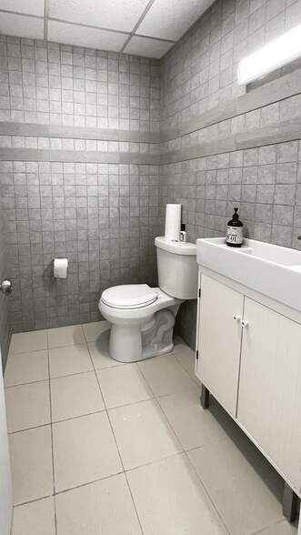 More Photos Of 14 Maple St, Terryville Office For Lease