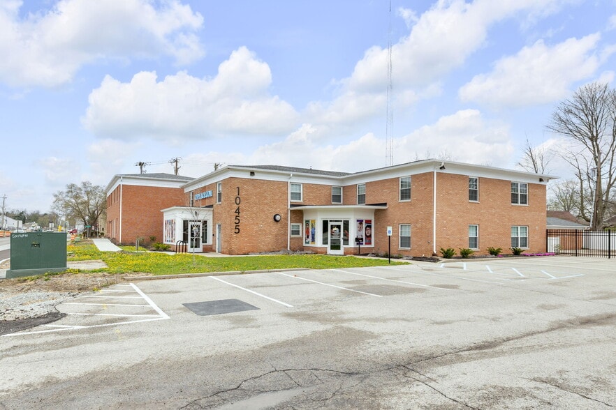 More Photos Of 10455-10499 N College Ave, Carmel Office For Sale