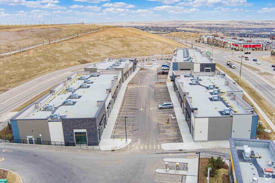 More Photos Of 11877 Sarcee Trail NW, Calgary Unknown For Lease