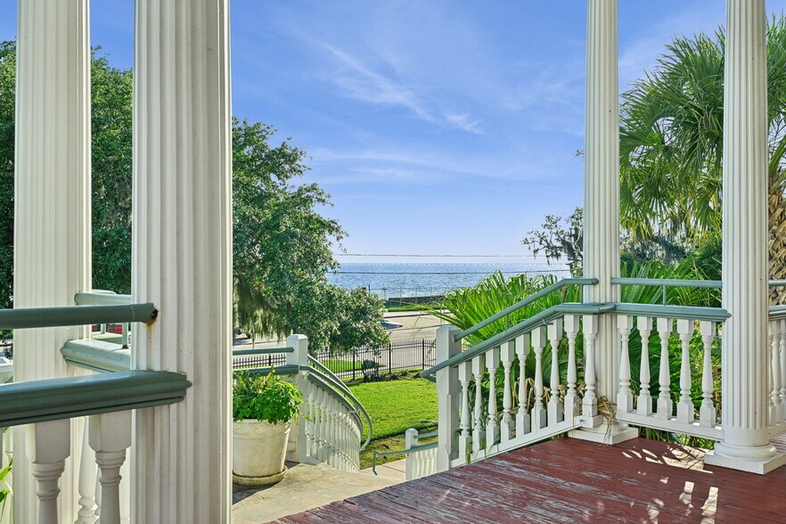 More Photos Of 2001 Lakeshore Dr, Mandeville Office For Sale