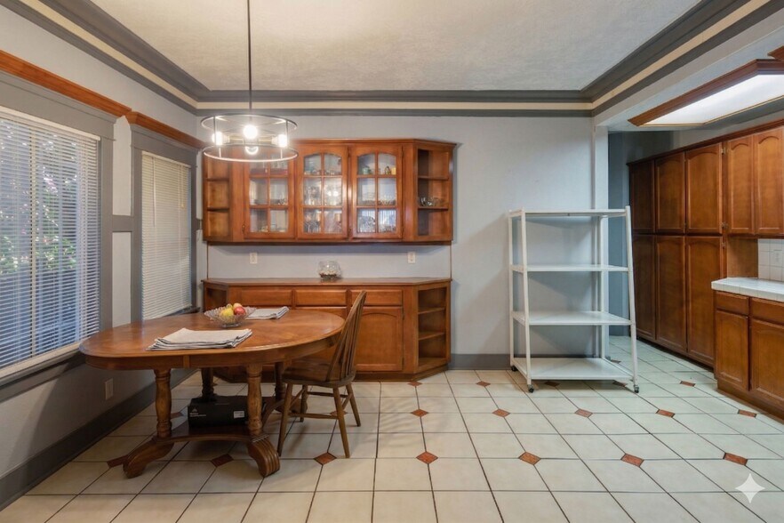 More Photos Of 2822 S La Salle Ave, Los Angeles Apartments For Sale