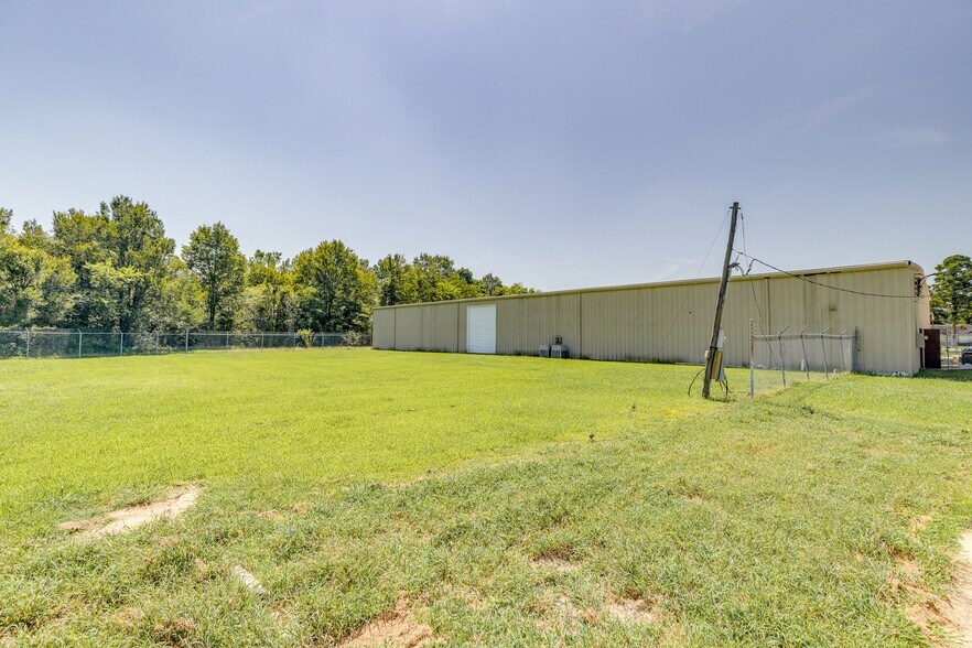 More Photos Of 1933 Winnsboro Rd, Monroe Distribution For Sale