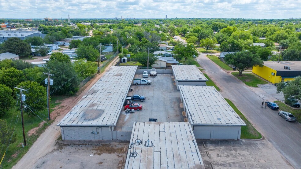 More Photos Of 209 S Pioneer Dr, Abilene Flex For Lease