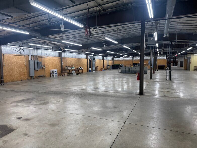 More Photos Of 1434 Progress Ln, Omro Distribution For Lease