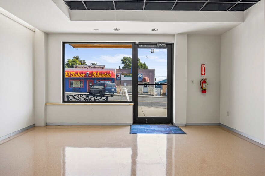 More Photos Of 515 9th St, Benton City Drugstore For Lease