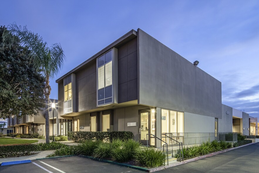 More Photos Of 4000 Birch St, Newport Beach Office For Lease