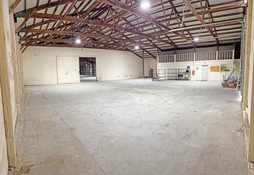 More Photos Of 4744 Highway 162, Hollywood Warehouse For Lease