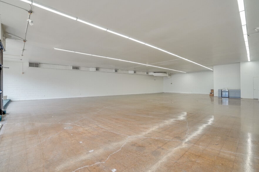 More Photos Of 1752-1776 S High St, Columbus Freestanding For Sale