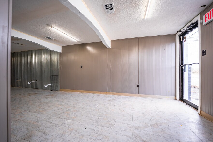 More Photos Of 7050 US Highway 87, San Antonio General Retail For Sale