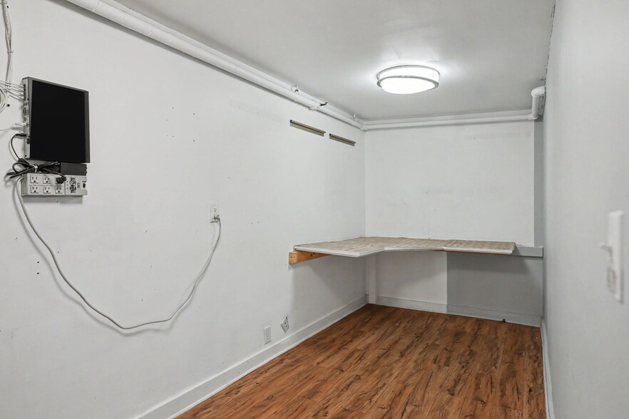 More Photos Of 318 W Broughton St, Savannah Storefront Retail Residential For Lease