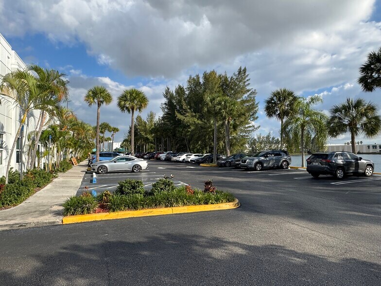 More Photos Of 4005 NW 114th Ave, Doral Business Park For Lease