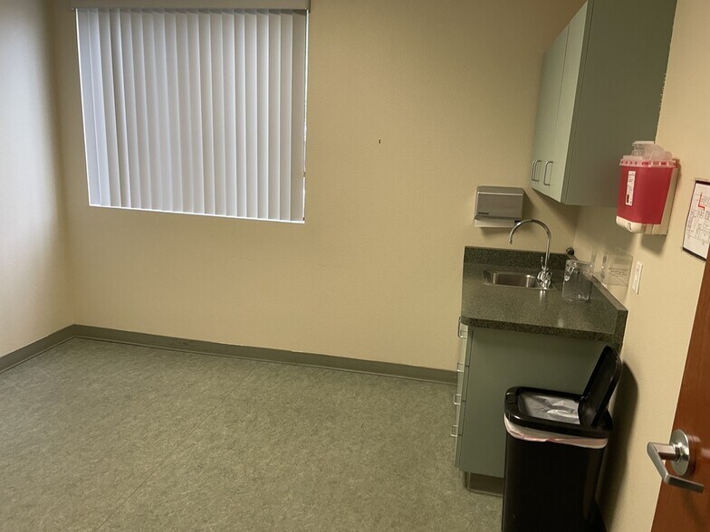 More Photos Of 4121 E Valley Auto Dr, Mesa Research And Development For Sale