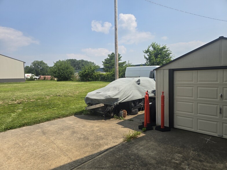 More Photos Of 423 Ransdell Rd, Lebanon Flex For Sale