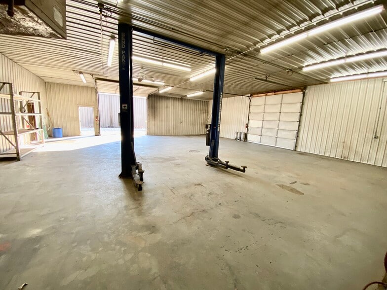 More Photos Of 7257 N Dort Hwy, Mount Morris Warehouse For Lease