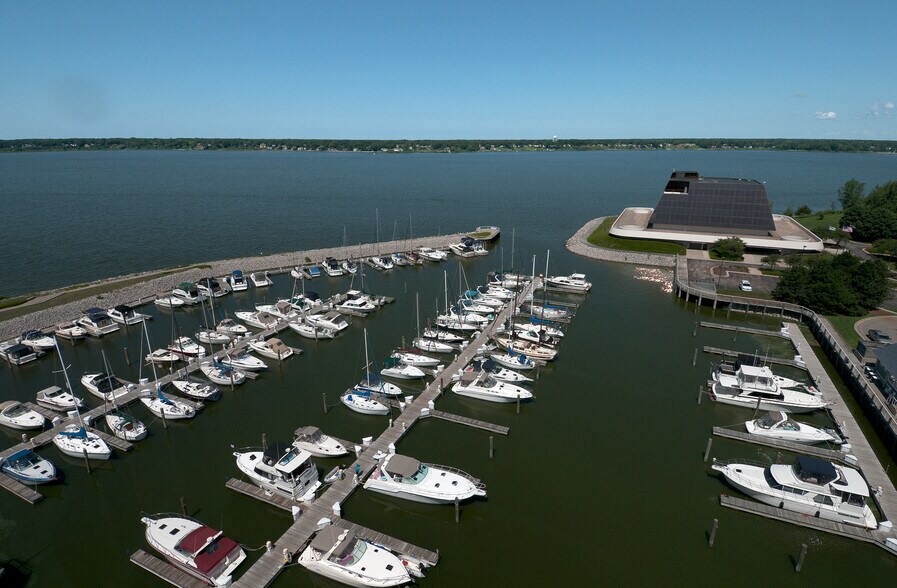 More Photos Of 700 Terrace Point Rd, Muskegon Medical For Lease