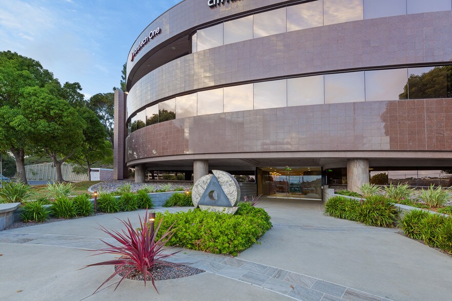 More Photos Of 2011 Palomar Airport Rd, Carlsbad Office For Lease