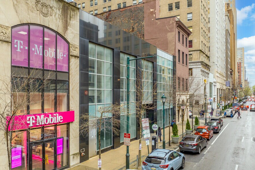 More Photos Of 1510 Walnut St, Philadelphia Storefront For Lease