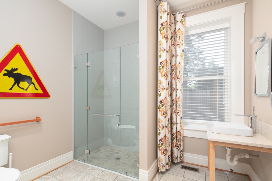 More Photos Of 146 E Third St, Lexington Office For Lease