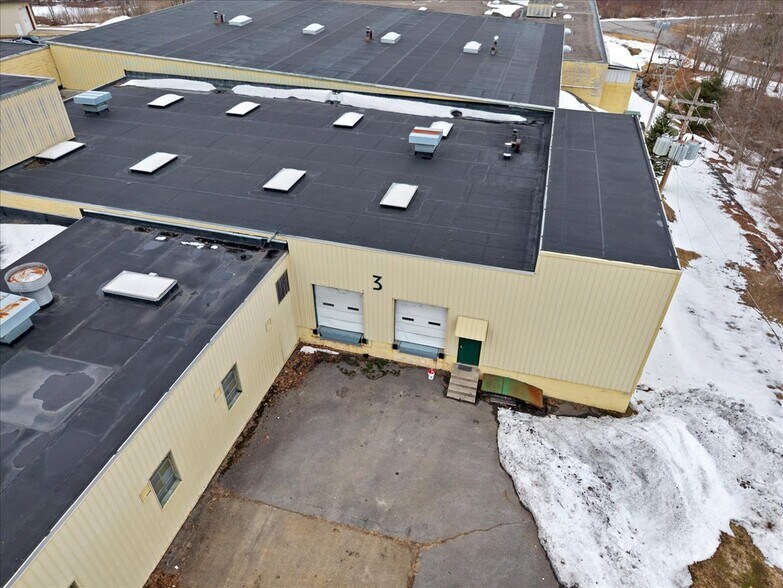 More Photos Of 15 E Elm St, Broadalbin Warehouse For Lease